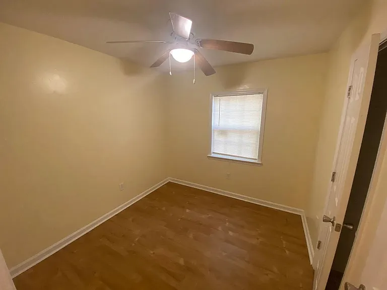 6910 Damascus Rd — Photo 8