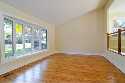 2nd image of 2120 E Peachtree Ln