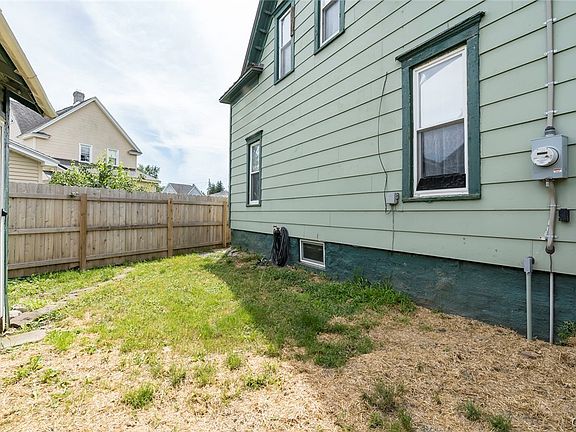 5th image of 1216 Bronson St