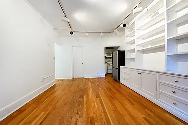 Rented by Warburg