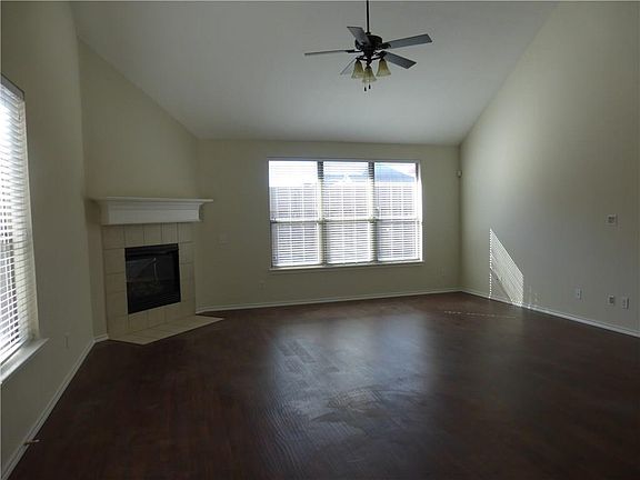 3rd image of 2704 Lynnwood Ln