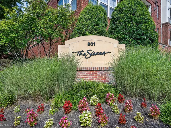 801 S Greenbrier St APT 404, Arlington, VA 22204
