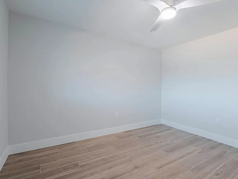 The Wave Beachfront Apartments — Photo 30