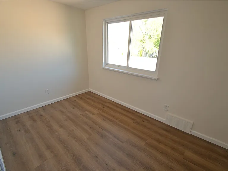 405 Garfield Ave — Photo 13