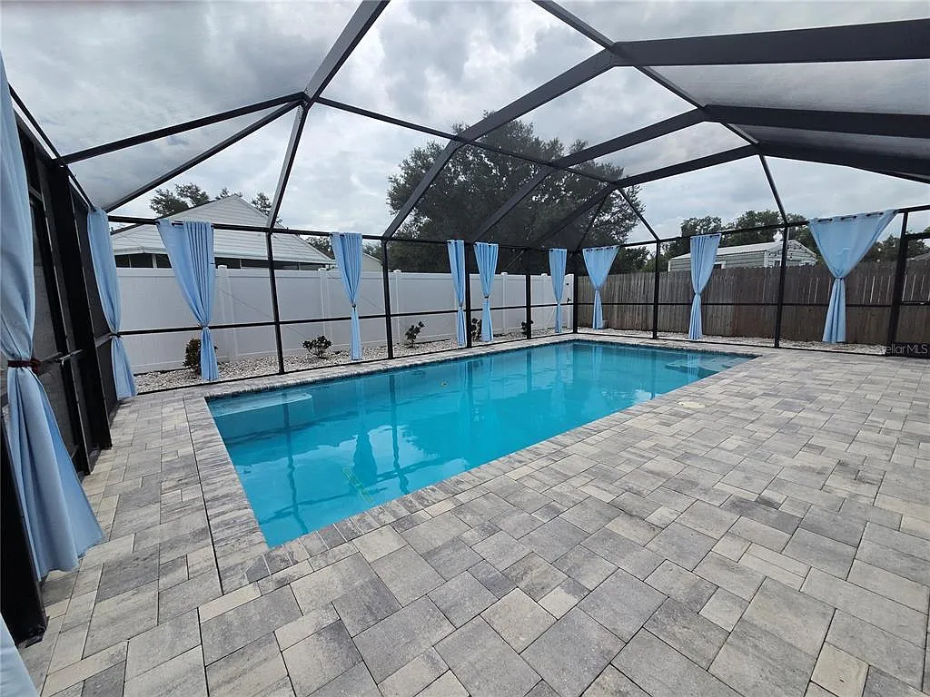 3 bed, 2.0 bath, 1874 sqft, $2,999 — Photo 4