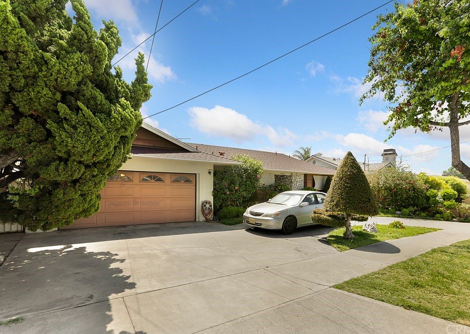 1st image of 15124 Woodruff Pl