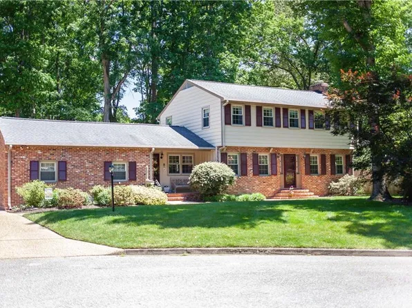 8 Bradford Cir, Newport News, VA 23602