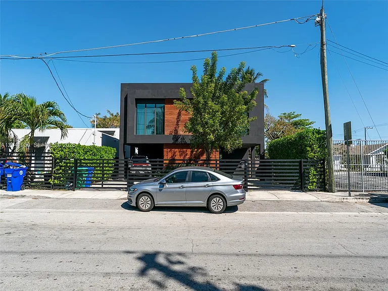 227 NW 39th St — Photo 27
