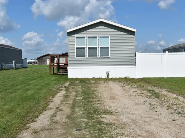 1019 1st St W, Thief River Falls, MN 56701