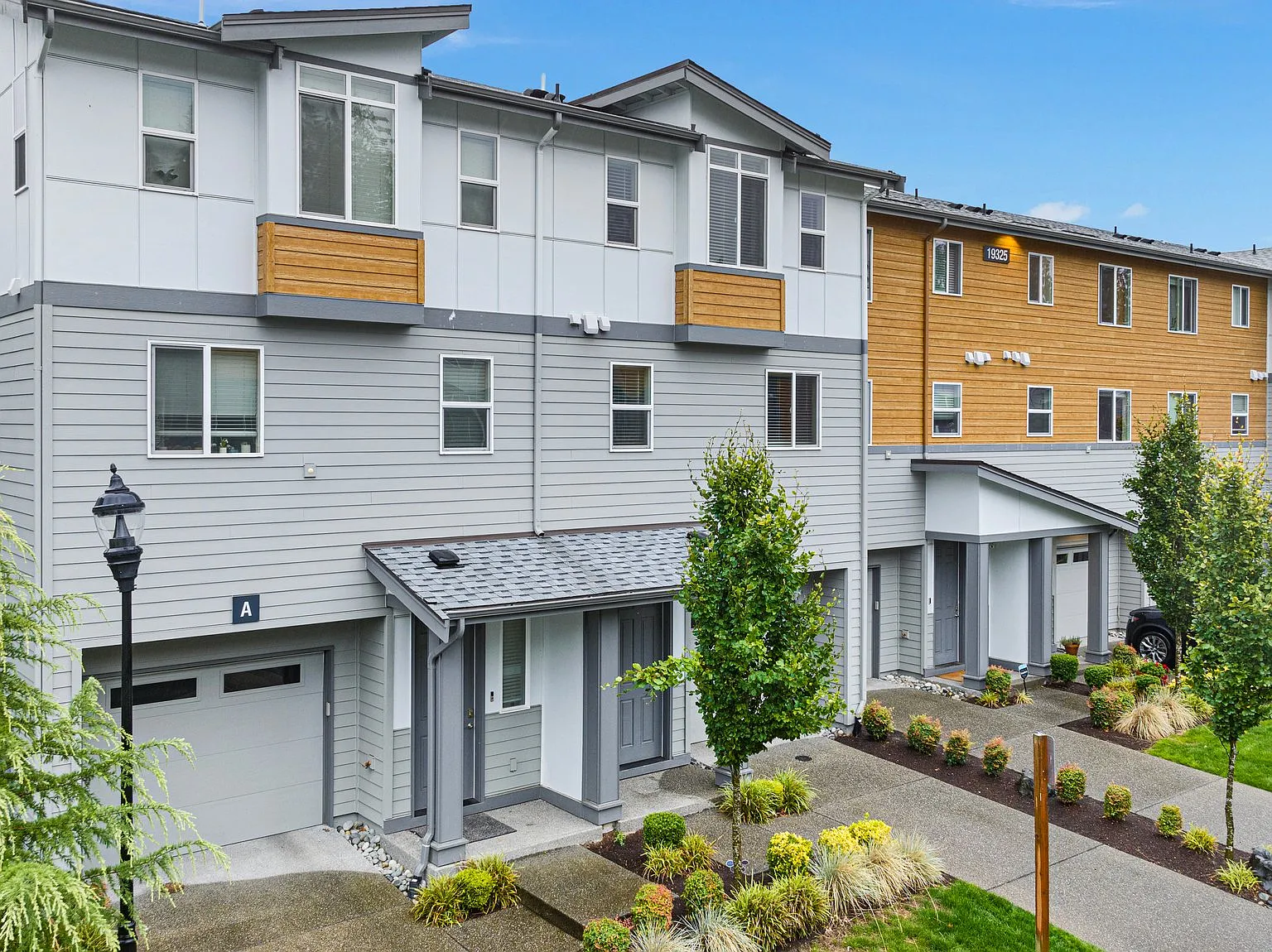 3 bed, 2.5 bath, 1804 sqft, $3,249 — Photo 1