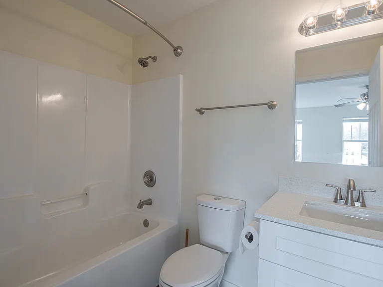 420 Richmond Dr — Photo 15