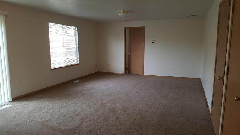 2nd image of 5617 Mount Saint Helens St SE