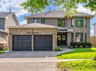 8 Flint Cres, Whitby, ON L1R 1K3