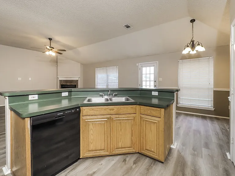 317 Willowstone Trl — Photo 9