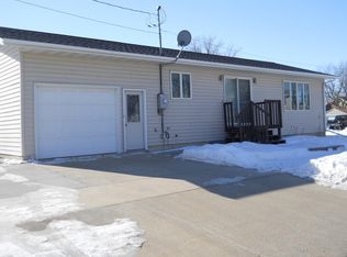 213 N Walnut Ave, New Hampton, IA 50659