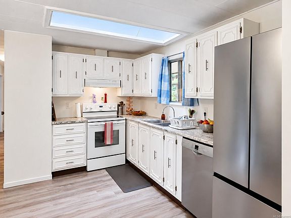 2nd image of 3897 Searidge Pl