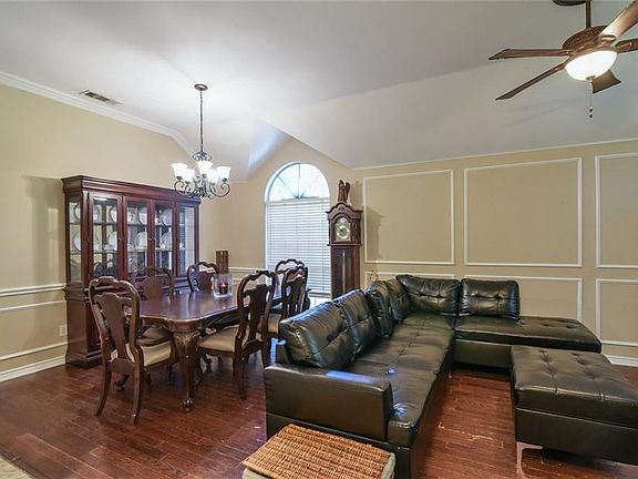 4th image of 1 Whispering Bend Ct