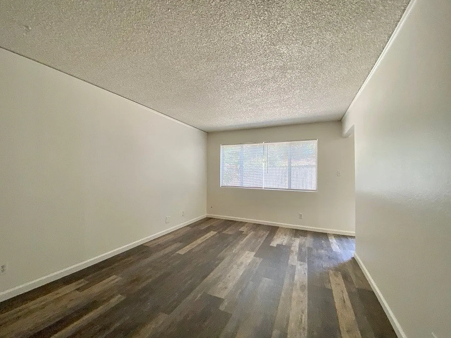 Sherwood Circle, 1478-1480* — Photo 4