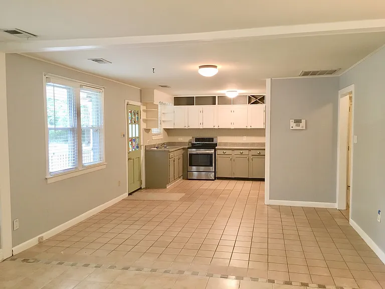 606 N Maple St — Photo 9