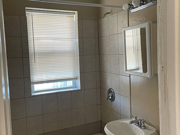 3rd image of 7338 S Vernon Ave #1B
