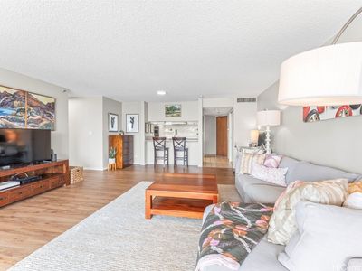581 Kamoku St APT 806, Honolulu, HI, 96826