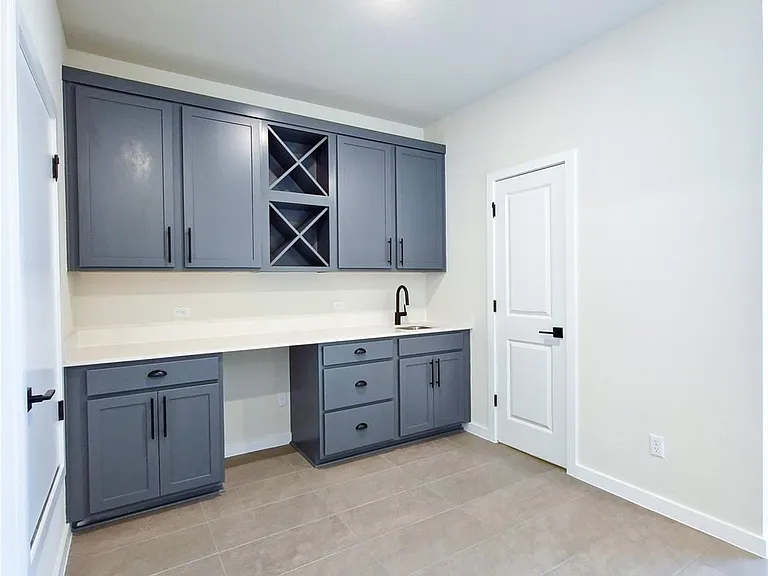 225 John Webster St — Photo 14