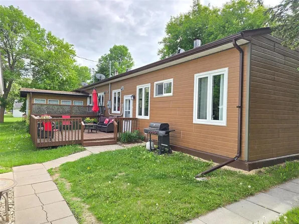 132 Maple St, Gimli, MB R0C 1B1