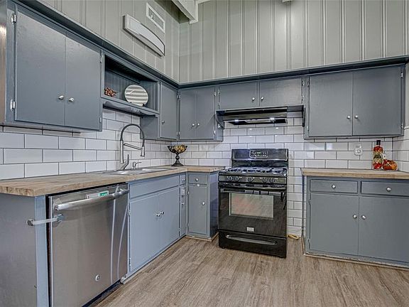 4th image of 1833 Standish Dr