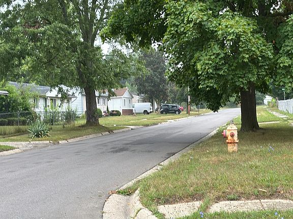 4th image of 2187 Armstrong Rd