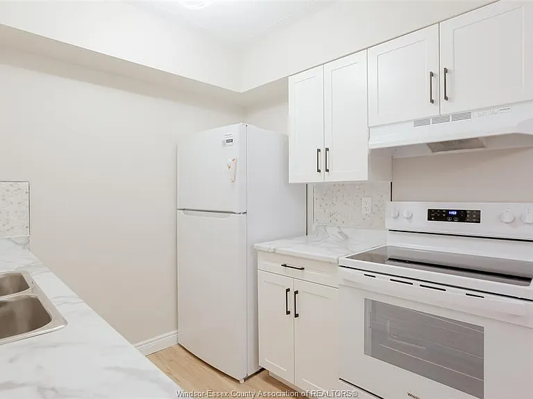 3355 Sandwich St #102 — Photo 13