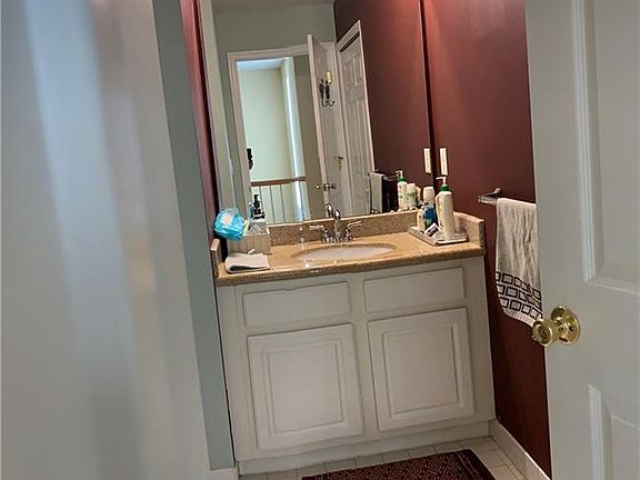 3rd image of 33 Catherine Ct