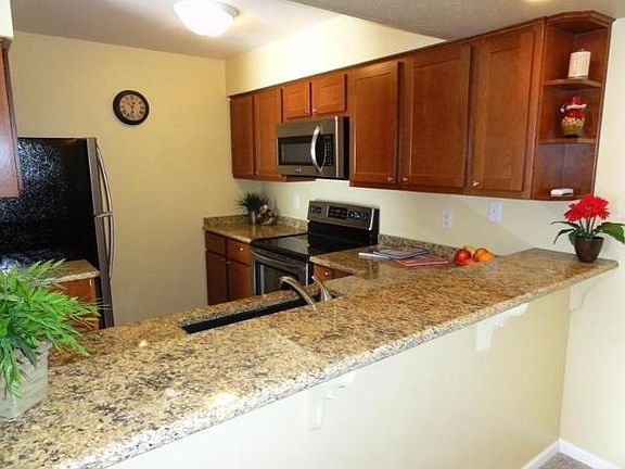 3rd image of N110W17158 Ashbury Ln Unit 1-4
