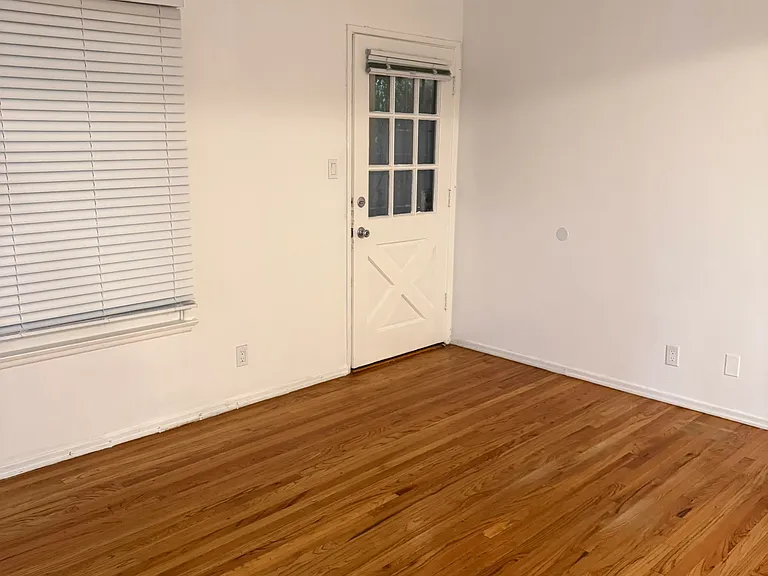 12924 Burbank Blvd #3 — Photo 26