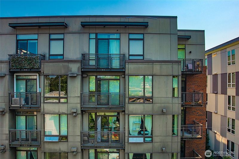 3rd image of 4547 8th Avenue NE #504