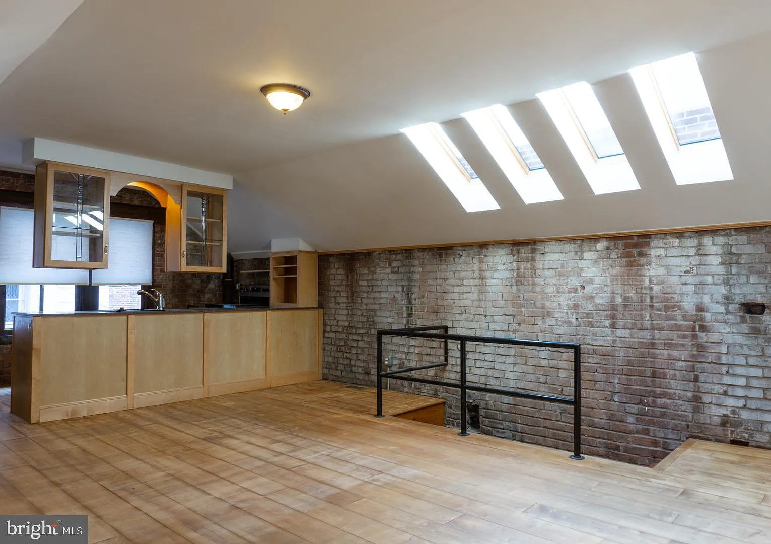 2 bed, 1.5 bath, 1260 sqft, $2,550 — Photo 2