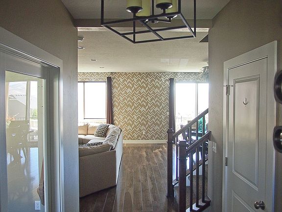 4th image of 1933 W Woodview Dr