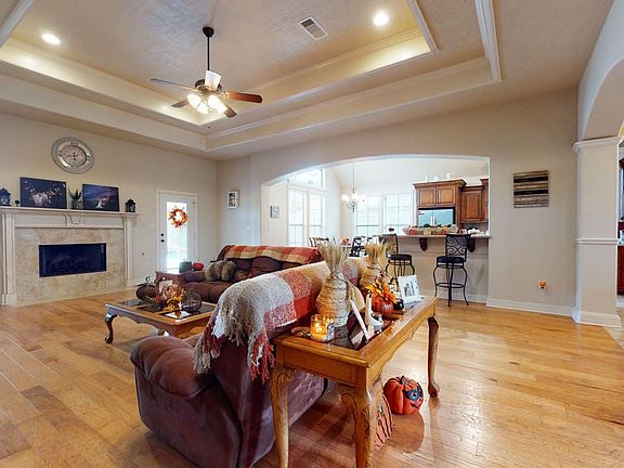 3rd image of 309 Winding Brook Dr