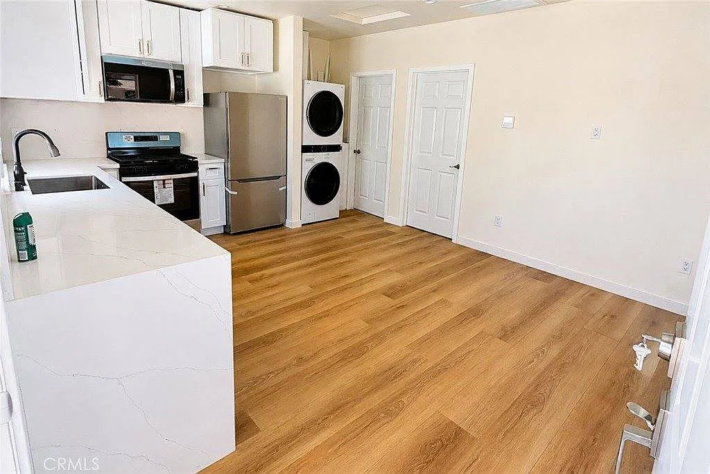 1 bed, 420 sqft, $2,000 — Photo 1