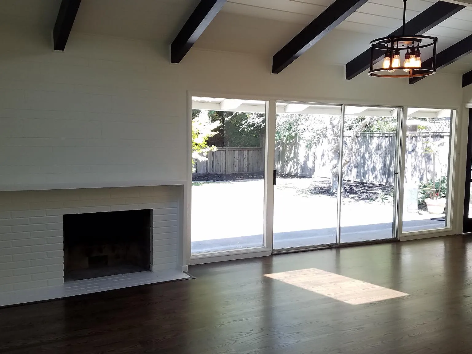 185 Blackfield Dr — Photo 3