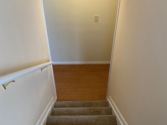 4th image of 1097 Woodbine Cir E