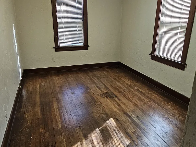 325 Burleigh Ave — Photo 10