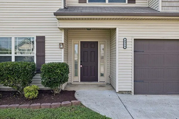 4 bed, 2.5 bath, 2507 sqft, $2,095 — Photo 3