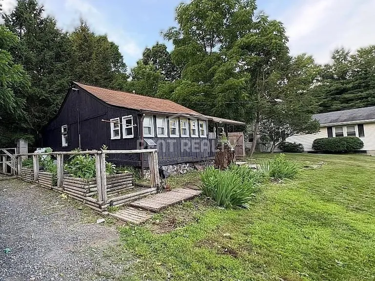 27 Interlochen Pkwy — Photo 1
