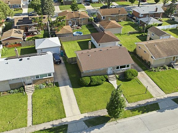 3rd image of 4900 W Hawthorne Ave