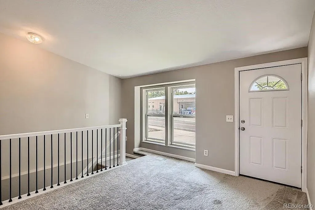 970 Moss St — Photo 3