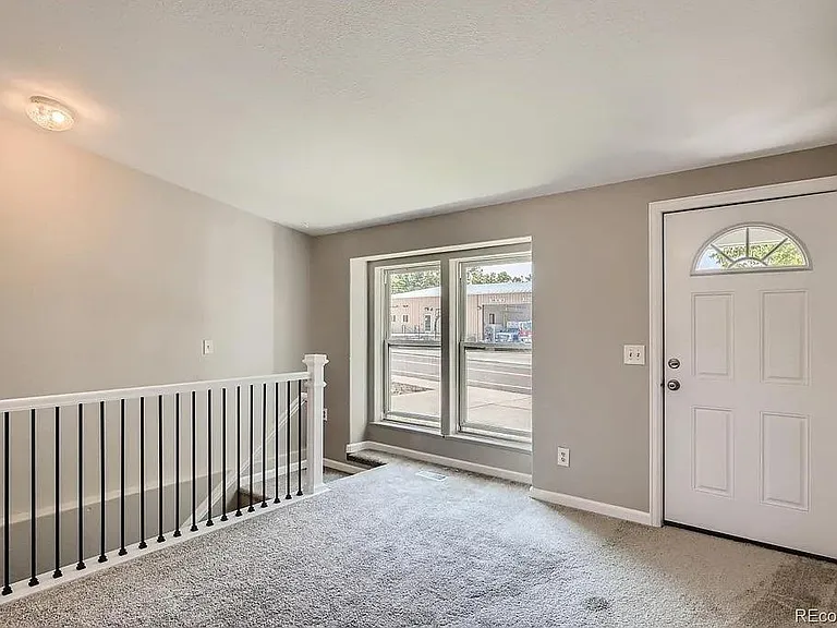 970 Moss St — Photo 3