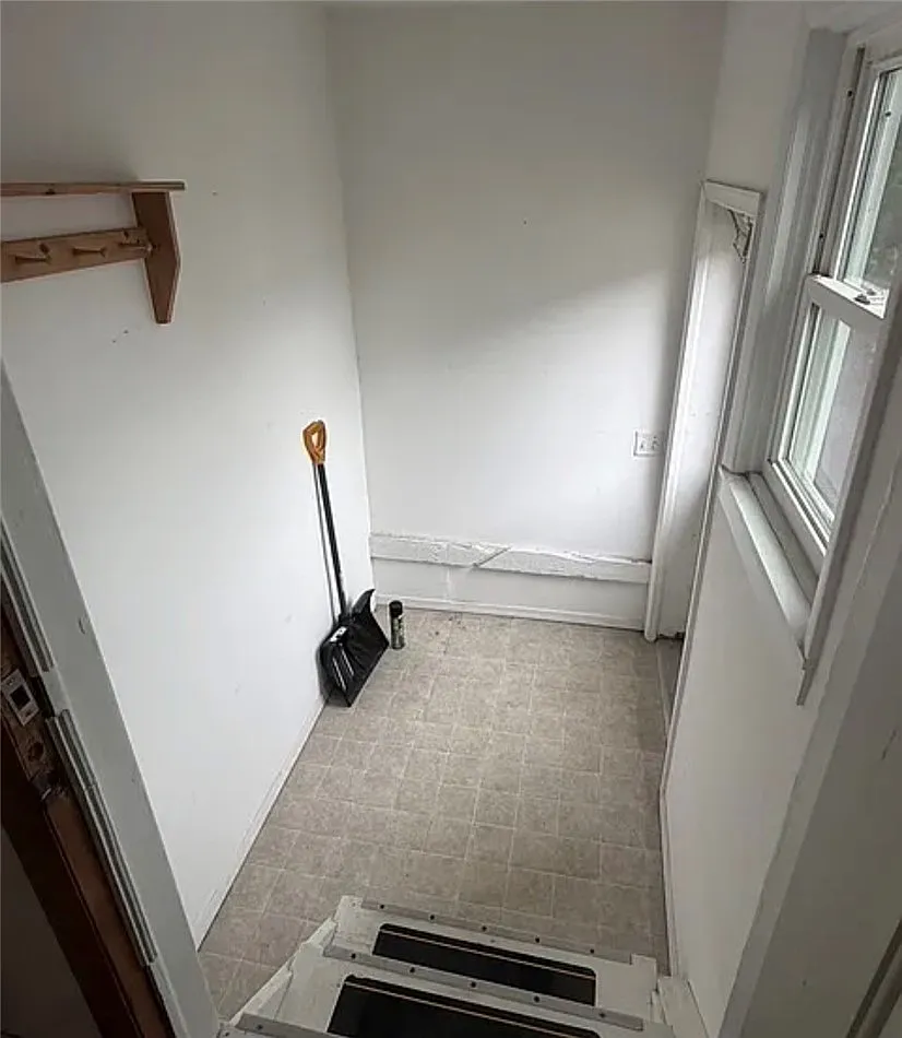 2 bed, 1.0 bath, 2395 sqft, $1,800 — Photo 3