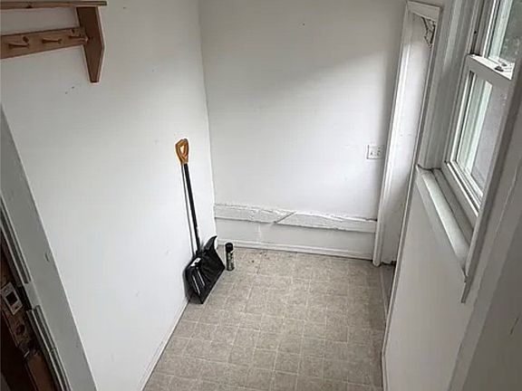 3rd image of 27 Martin St #Up