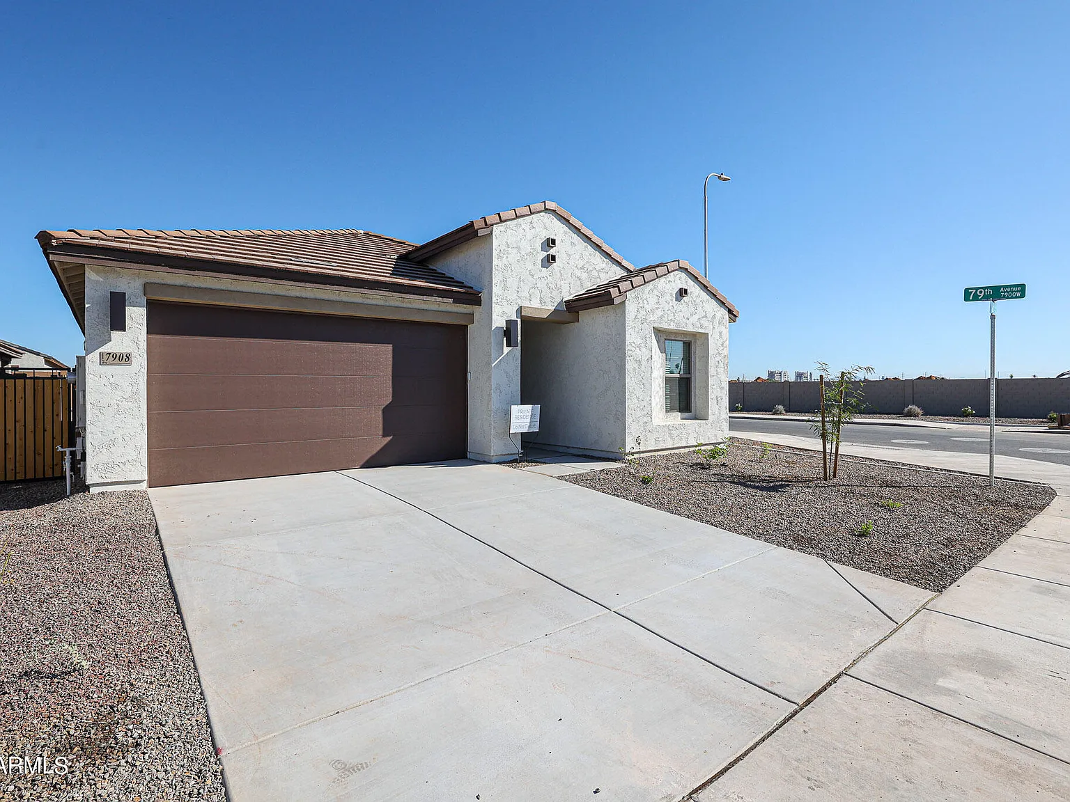 4 bed, 2.0 bath, 1614 sqft, $2,350 — Photo 2