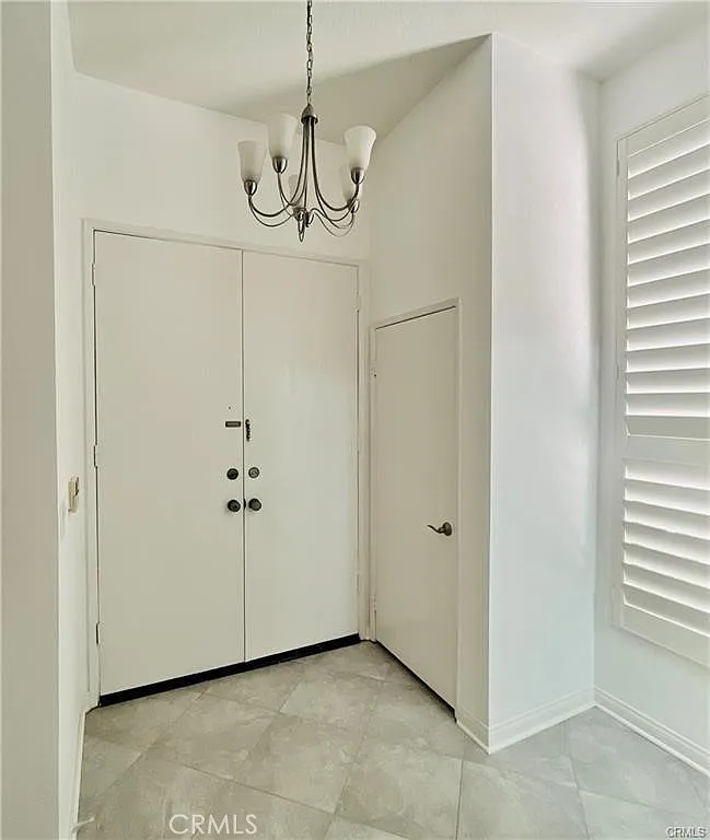 21821 Burbank Blvd — Photo 3